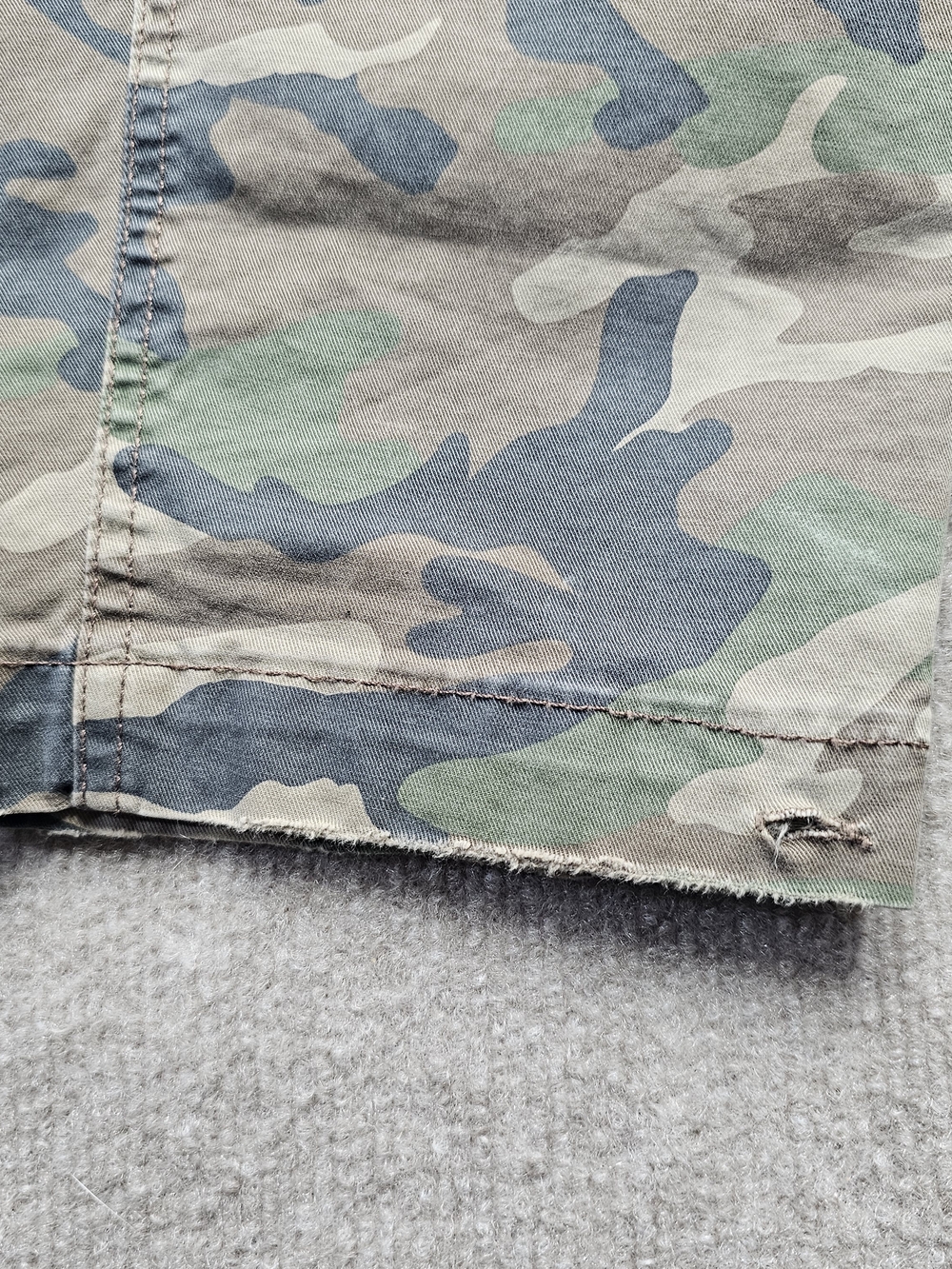 American Eagle Y2K Camo Cargo Pants 33x34 Utility Military Streetwear - Picture 10 of 10